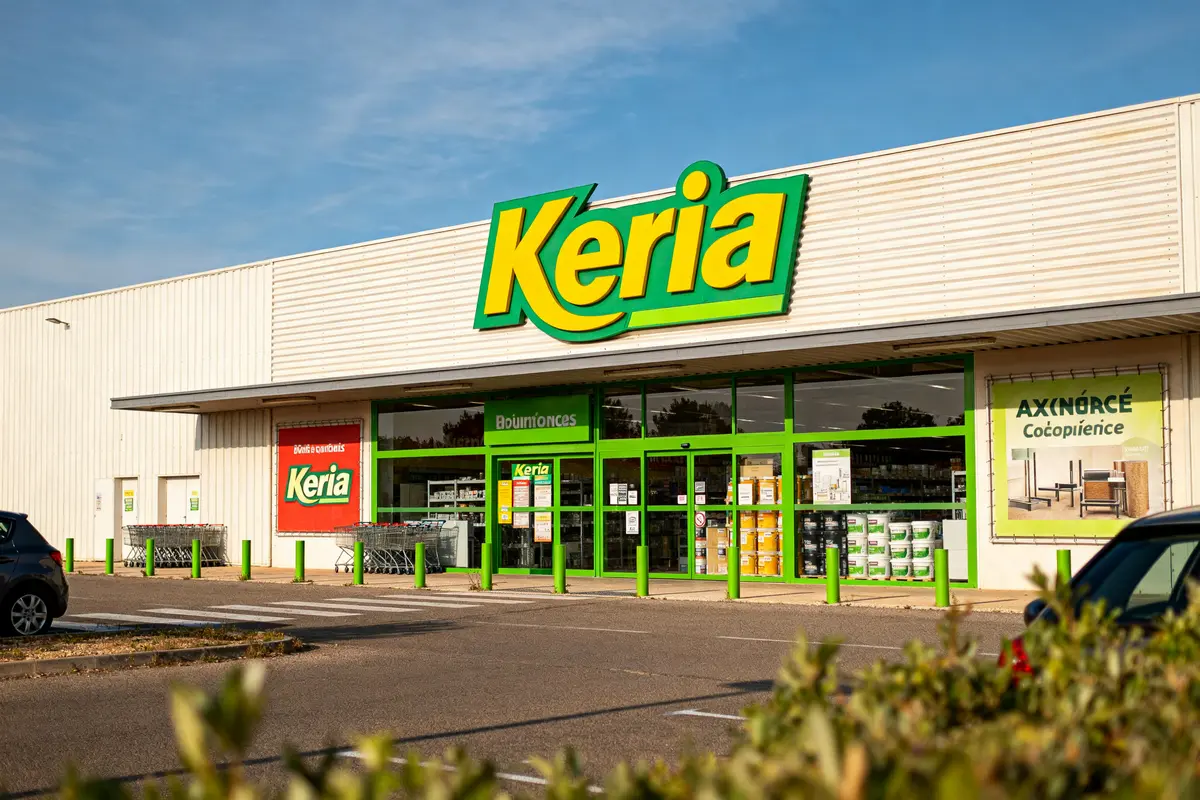 Entrée du magasin Keria plan de campagne avec devanture verte et logo reconnaissable