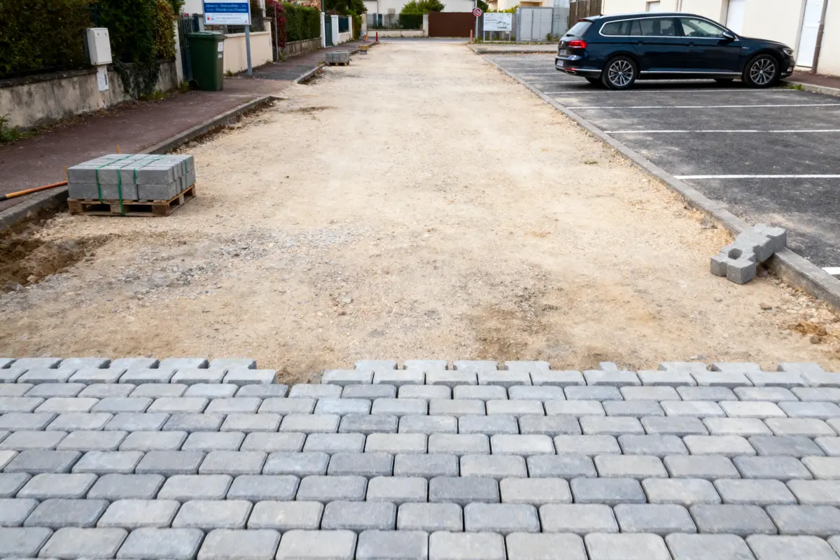 Comment poser des pavés autobloquants : Guide pratique !